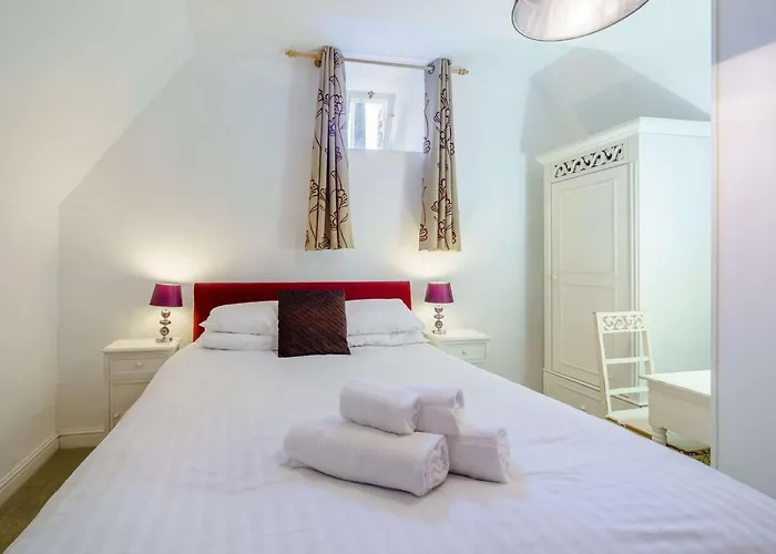 3 Bed In Oc-llh21 霍克斯黑德